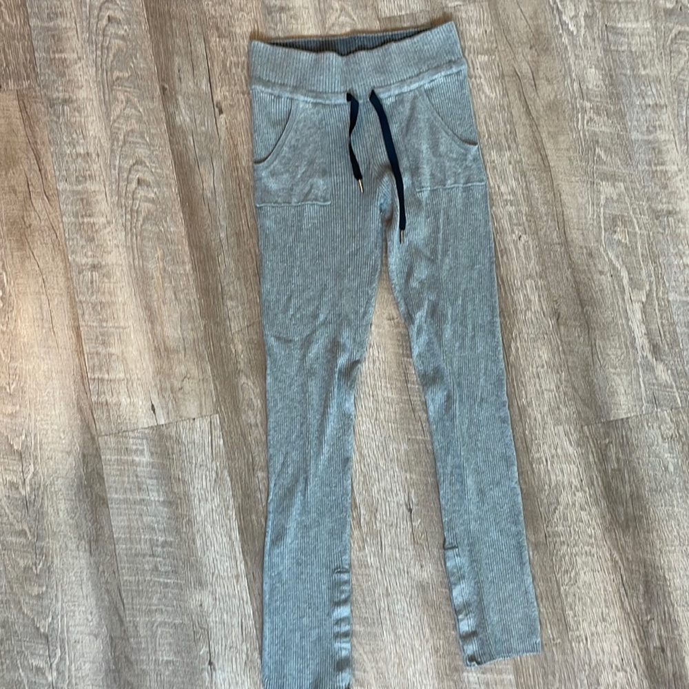 Lululemon athletica sweater pants size 6 gray